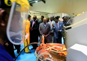 Sudanese president Omer Hassan al-Bashir (CL) attends the inauguration of a gold refinery in Khartoum on 19 September 2012 (ASHRAF SHAZLY/AFP/GettyImages)