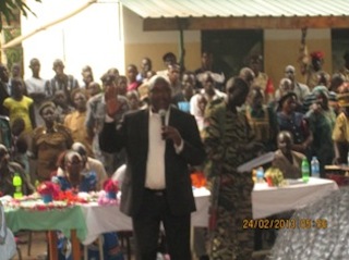 Eastern Equatoria state governor Luis Lobong Lojore addresses a community meeting in Nimule on 24, Feb. 2013 (ST)