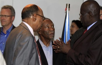 Sudanese defence minister Abdelrahim Hussein (L) talks to his South Sudanese counterpart, John Kong Nyuon (R), as former South African president Thabo Mbeki (C) looks on in the Ethiopian capital, Addis Ababa, on 8 March 2013 (Photo: Reuters)