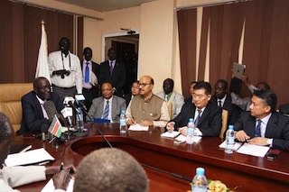 South Sudan minister of petroleum and mining, Stephen Dhieu Dau announces that the government has ordered all foreign oil companies and pipeline operators to re-establish the production. March 14, 2013 (Photos: Larco Lomayat)