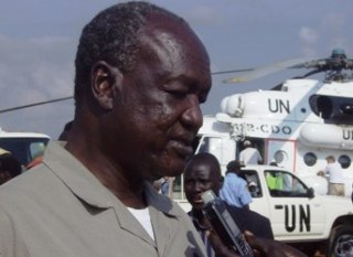 Jonglei state governor Kuol Manyang speak to journalists in Bor, 12 February, 2012 (ST)