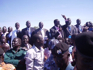 MPs from Northern Bahr el Ghazal speaking to people outside South Sudan's parliament in Juba who were demonstrating against the inclusion of Mile 14 in a demilitarised buffer zone on the border with Sudan, 15 October 2012 (ST)