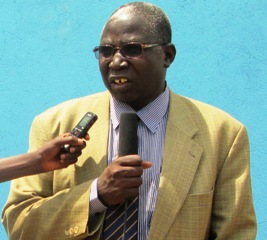Jonglei state local government minister Diing Akol speaks to journalists in Bor, 16 March 2013 (ST)