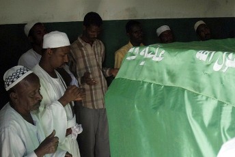 Followers of the Sufi order of Samania visit the tomb of Sheikh Bashir Ahmed Tayeb after Friday prayers near the River Nile at Sheikh Bakri village, 135kms north of Khartoum, 16 March 16 2012 (REUTERS/Stringer)