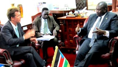 South Sudan Vice President, Riek Machar, and EU ambassador to South Sudan, Sven Kuehn Von, Juba, March 27, 2013 (ST)
