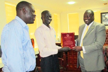 South Sudanese General Student Union leaders  in Egypt presenting of trophy gift to the Vice President, Riek Machar, Juba, on 7 March 2013 (ST)
