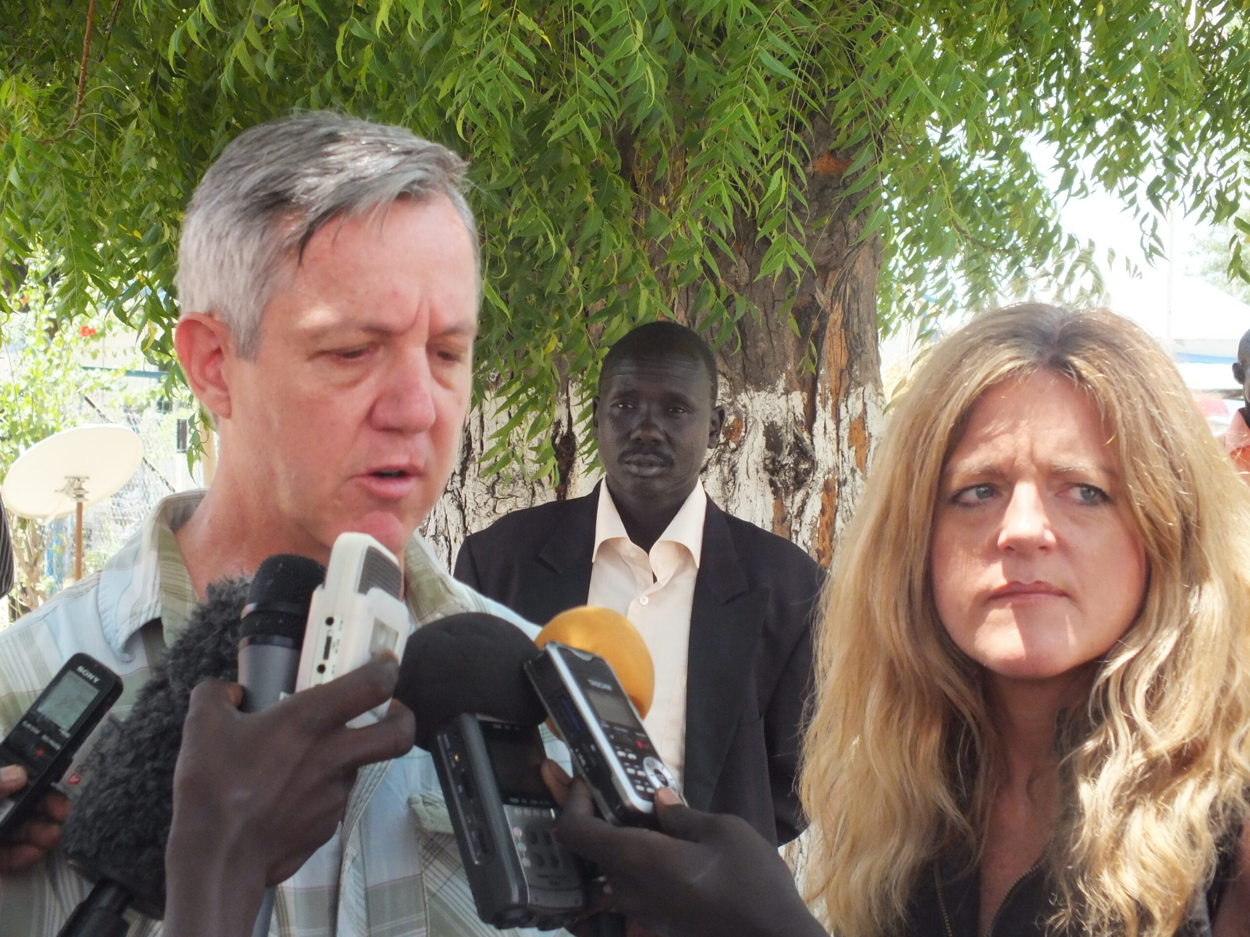 UN Assistant Secretary-General for Field Support, Anthony Banbury (L) and head of the UNMISS Hilde Johnson (R) in Bor on April 13, 2013 (ST)