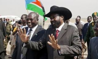 South Sudan President Salva Kiir (R) and his deputy Riek Machar (file/AP)