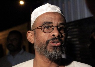 The head of the Al-Wasat Islamic party, Youssef al-Koda talks to the media after his release from Kober Prison in Khartoum April 2, 2013 (REUTERS/Mohamed Nureldin Abdallah)