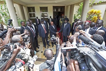 South Sudan's President Salva Kiir (R) and Sudan's President Omer al-Bashir (C) shake hands at the State house in Juba on April 12, 2013. (Getty)