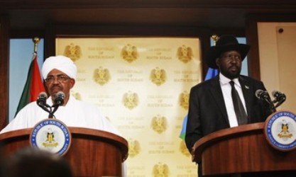 Sudan's President Omer Al-Bashir (L) and his South Sudan counterpart Salva Kiir address a joint news conference in Juba April 12, 2013. (Reuters)