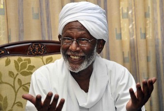 Head of the Popular Congress Party (PCP), Hassan al-Turabi gestures during an interview in Khartoum on 3 October 2012 (Photo: Reuters)