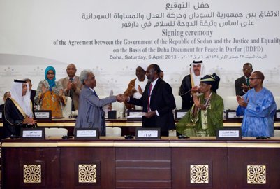 Sudanese state minister and chief negotiator Amin Hassan Omer and JEM leader Mohamed Bashar shake hands after the signing of a peace agreemeent in Doha on 6 April 2013 (photo Albert Gonzalez Farran/UNAMID)