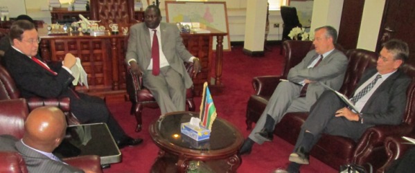 UN Assistant Secretary General for peacekeeping operations, Dmitry Titov meets with South Sudanese Vice-President Riek Machar in Juba on Tuesday 16, 2013 (ST)