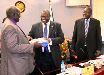 Chairman of newly established committee for national reconciliation, Archbishop Daniel Deng Bul, receives documentations from South Sudan Vice President Riek Machar in Juba May 4, 2013 (ST)