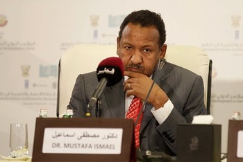 Sudan's investment minister, Mustafa Osman Ismail, speaks at a news conference in Doha on 8 April 2013 (Photo: STR/AFP/Getty Images)
