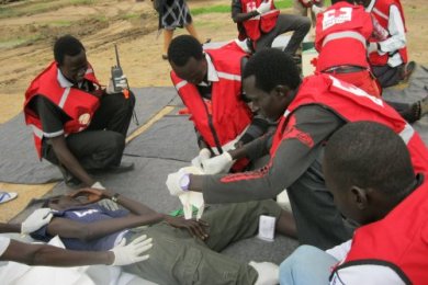 South Sudan Red Cross demonstrating in Bor how they evacuate victims from conflict in Jonglei state, May 6, 2013 (ST)