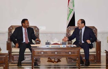 Sudan’s investment minister Mustafa Osman Ismail (L) meeting with Iraq Prime Minister Nouri al-Maliki in Baghdad June 4, 2013 (Iraq PM website)