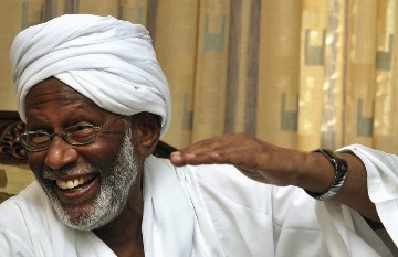 Leading Sudanese opposition figure Hassan al-Turabi gestures during an interview in Khartoum on 3 October 2012 (Photo: Reuters)