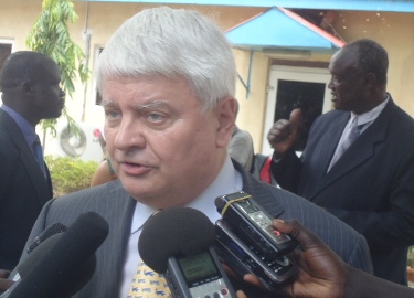 UN peacekeeping chief, Hervé Ladsous speaks to reporters after a meeting with Jonglei state governor Kuol Manyang Juuk (left behind) who discusses with his aides in Bor on 7 July 2013 (ST)