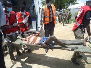 The South Sudan Red Cross carry a man inured in the Pibor fighting to Bor hospital. 14 July 2013 (ST)