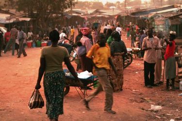 People walk through a market in the South Sudanese city of Juba January 6, 2011 in Juba, (File photo/Getty)