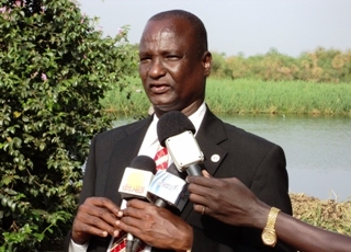 Unity State Governor Taban Deng Gai speaks to the media in Bentiu, November 15, 2011 (ST)