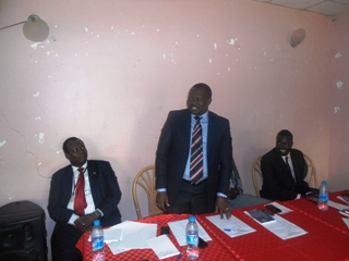 Jonglei state minister for youth and sports Baba Medan Konyi speaks at a youth forum in Bor July 26, 2013 (ST)