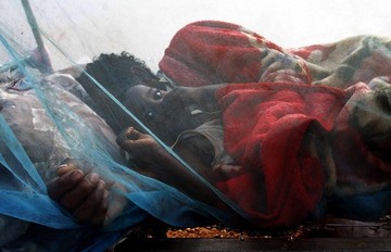 A homeless Sudanese family rests on the side of a highway in Khartoum, Sudan, Tuesday, Aug. 6, 2013 as heavy flooding threatens the region (AP Photo/Abd Raouf)