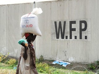 A woman carries food items distributed by WFP in Jonglei state (UNMISS/Isaac Gideon)