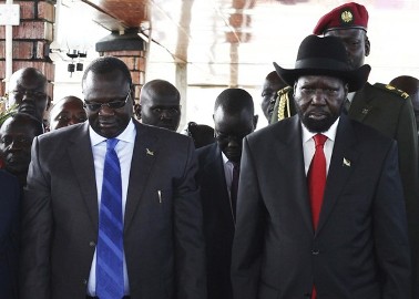 (From L-R) South Sudan's Vice-President Riek Machar and President Salva Kiir pay their respects at John Garang's Mausoleum, during the celebration of the 2nd anniversary of South Sudan independence, in Juba,  July 9, 2013. (Reuters/Andreea Campeanu)