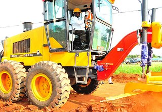President Museveni commissioning the Juba-Nimule road works last year (photo credit: new vision)