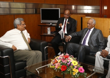 Sri Lankan defence secretary (L) receives the head of the visiting Sudanese military delegation in his office, on 26 August 2013 (Photo Sri Lanka Defence Ministry website)