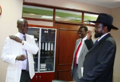 President Salva Kiir (L) talks with Telar Deng (R) while Luka Biong is smiling (file Photo M. Larco Lomayat)