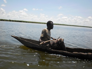 A fisherman sailing a boat in the White Nile, 17 September 2013 (ST)