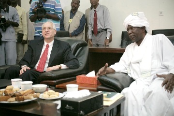 United States special envoy to Sudan and South Sudan Donald Booth (L) meets with the Sudanese co-chair of the Abyei Joint Oversight Committee, al-Khair al-Fahim, in Khartoum on 13 September 2013 (SUNA)