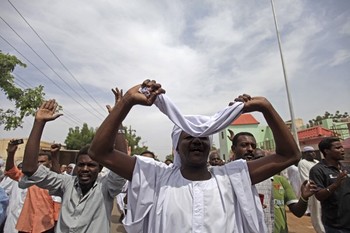 Sudanese anti-government protesters chant slogans after the Friday noon prayer in the Omdurman district of northern Khartoum, Sudan, Friday, Sept. 27, 2013 (AP Photo/Khalil Hamra)