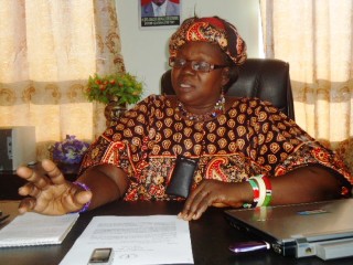 Eastern Equatoria health minister Margarete Itto addresses the press in Torit June 17, 2013 (ST)