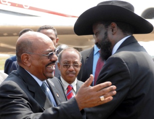 Sudan's Omer Al Bashir (L) and South Sudan's Salva Kiir on July 9, 2011 (Reuters)