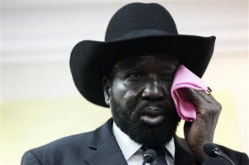 South Sudan's President Salva Kiir wipes his face as he addresses a news conference regarding floods in six of its 10 states which have displaced thousands, inside his office in the capital Juba September 12, 2013 (REUTERS/Andreea Campeanu)