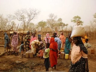 Sudanese refugees fetching water in Yida refugee camp in South Sudan’s Unity state on 12 July 2012 (ST)