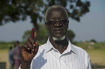 A man holds up his finger after voting in a referendum in Abyei on the border of Sudan and South Sudan on October 28, 2013 (ALI NGETHI/AFP/Getty Images)