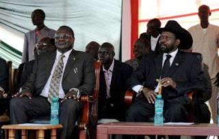 South Sudan’s President Salva Kiir (R) and South Sudan’s Vice President Riek Machar (L) listen during the announcement of the results of the voting in Sudan, January 30, 2011 (Reuters)