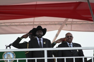 South Sudan president Salva Kiir (L) with his Sudanese counterpart Omer al Bashir (Reuters)