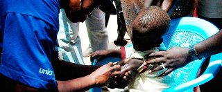 Three-year-old Sarah is immunised against measles in South Sudan (Photo: UNICEF)