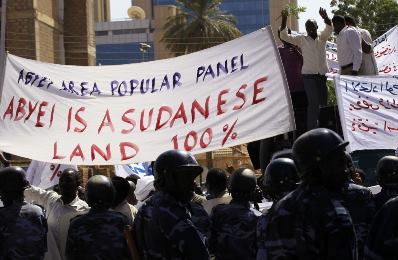 The Misseriya staged a protest against an African Union-backed proposal that excluded them from participating in a referendum on the future of Abyei outside the UN and AU headquarters in Khartoum on 28 November 2012 (Photo: Reuters)