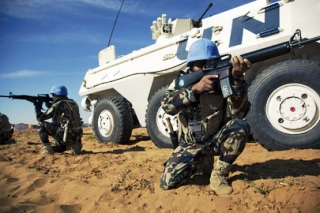 Nepalese soldiers from the hybrid African Union-United Nations MIssion in Darfur (UNAMID) perform training exercises at UNAMID's Super Camp in El Fasher, Sudan (Photo: UN/Olivier Chassot)