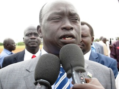 Jonglei state's former deputy governor, Hussein Maar Nyuot, speaks to the press at Bor airport on 26 September 2013 (ST)