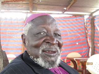 Bishop Nathaniel Garang Anyieth speaks to reporters in Bor, Jonglei state, on 27 November 2013 (ST)