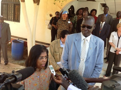 Ameerah Hag at a press in Unity state after meeting state authorities, November 8, 2013 (ST)